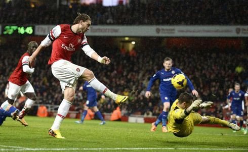 Arsenal received a congratulatory gift from 'wooden leg' Bendtner 0