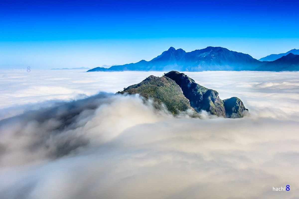 'Ocean of clouds' on top of Salt Mountain 0
